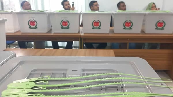 ৮ লাখ ৮৩ হাজার পোস্টাল ভোট পৌঁছেছে রিটার্নিং কর্মকর্তাদের হাতে