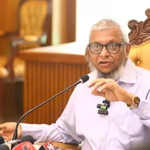 কেন্দ্রে আসা নারী ভোটারদের মুখের নেকাব খুলে ভোট গ্রহণের দাবি বিএনপি প্রার্থীর